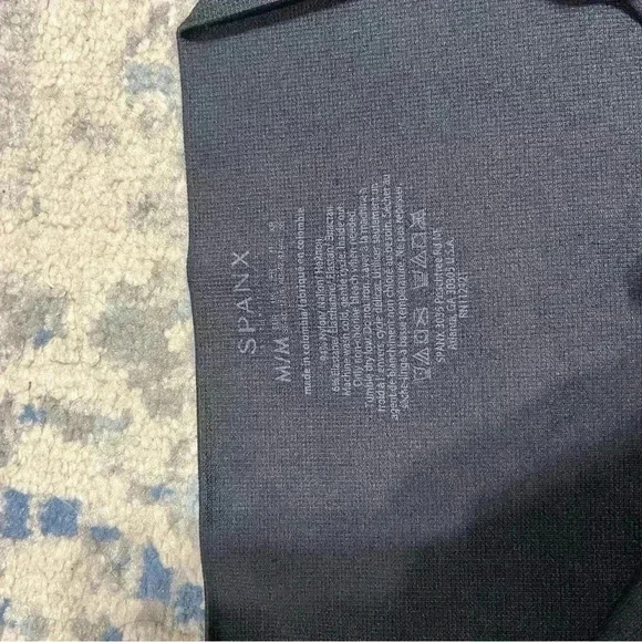 NWOT SPANX Look at me now cropped legging medium - Picture 5 of 5